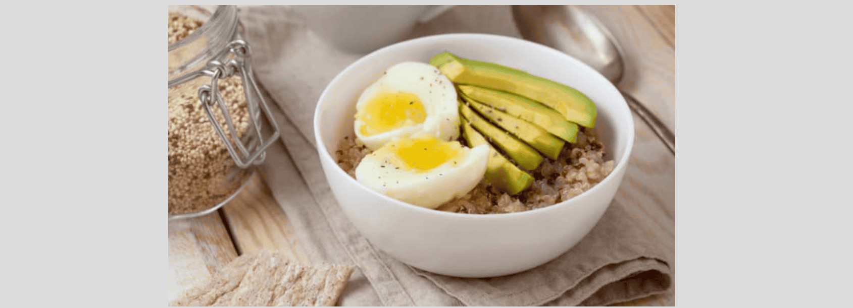 M8 J8 Quinoa, herbes, avocat, oeuf