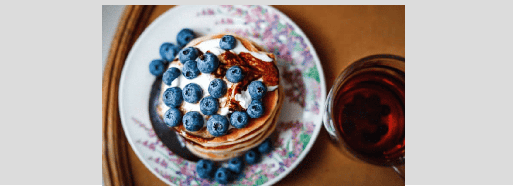 M8 J27 Pancakes coco aux myrtilles et à la crème