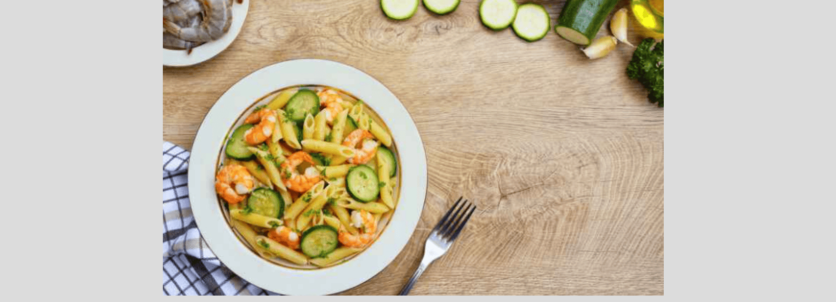 Penne aux crevettes et aux légumes